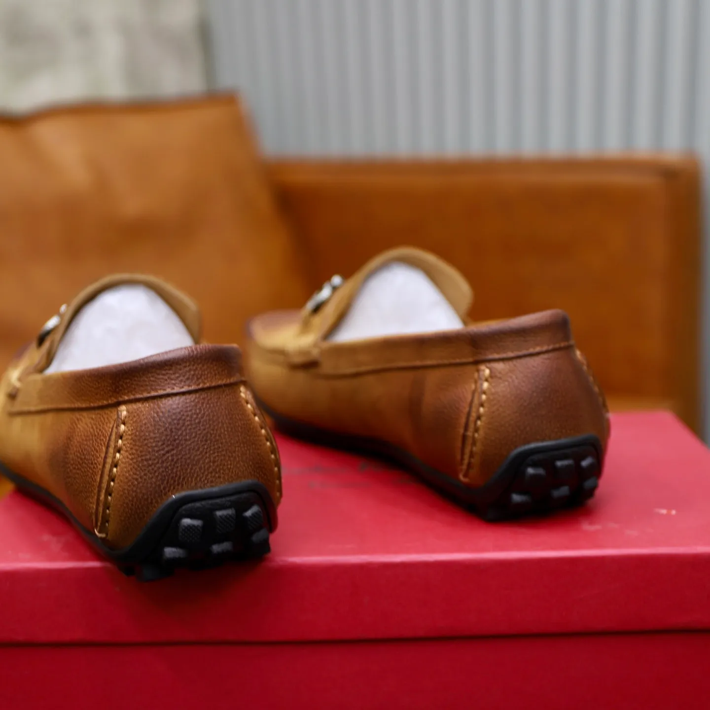 Ex-factory price: 462💰🙅‍♂️🙅‍♂️🙅‍♂️Niuli Brand: Ferragamo Standard code: Men's code 38/44 (45 customized) Grade: Same as the official website Material: Original imported cowhide leather lining Original wear-resistant lightweight outsole Style category: Men's casual slip-on shoes Bean shoes Distinguished luxury brand elements top luxury Color: actual picture color